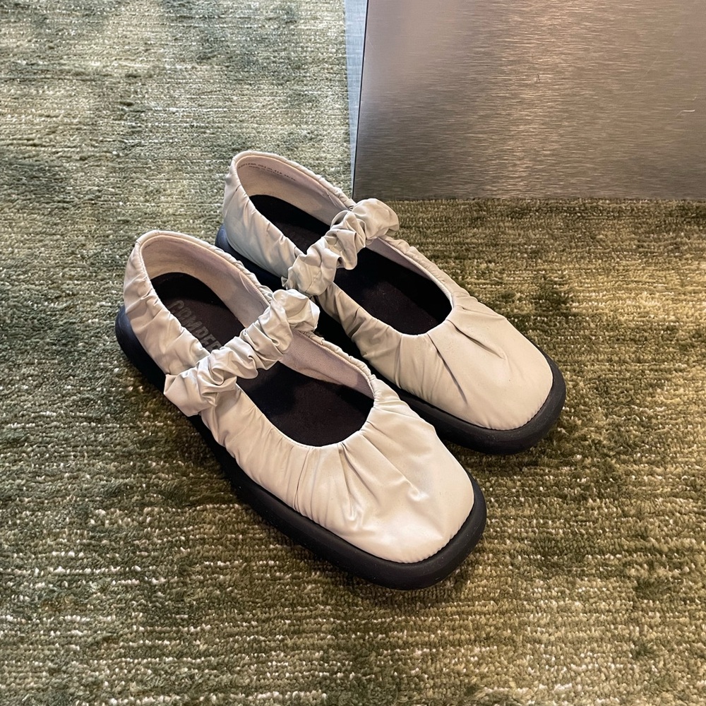 Camper Onda Grey Ruffle Flats